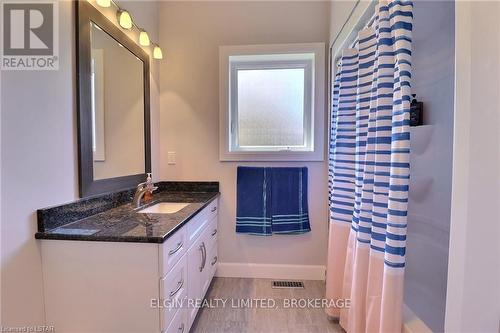 6656 Richmond Rd, Malahide, ON - Indoor Photo Showing Bathroom