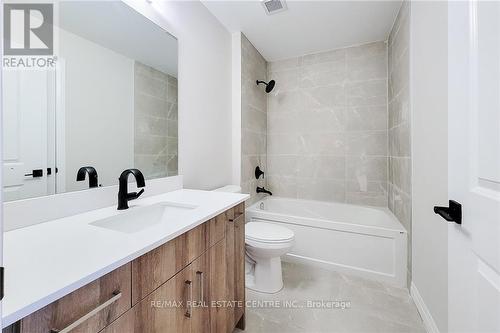 204 - 120 Spring Valley Road, Hamilton, ON - Indoor Photo Showing Bathroom