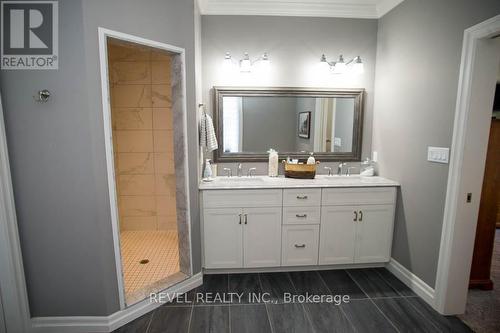33 Woodside Dr, Brant, ON - Indoor Photo Showing Bathroom