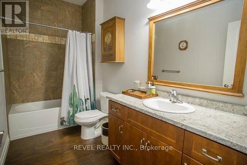 33 Woodside Drive, Brant, ON - Indoor Photo Showing Bathroom