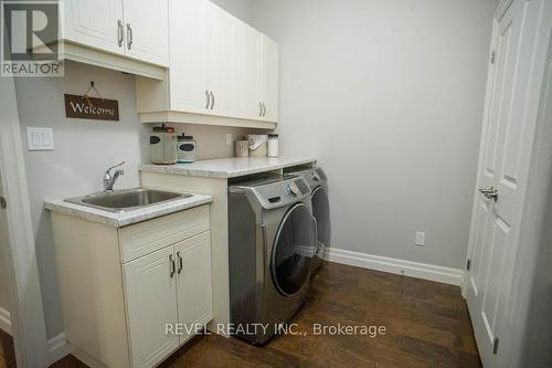 33 Woodside Dr, Brant, ON - Indoor Photo Showing Laundry Room