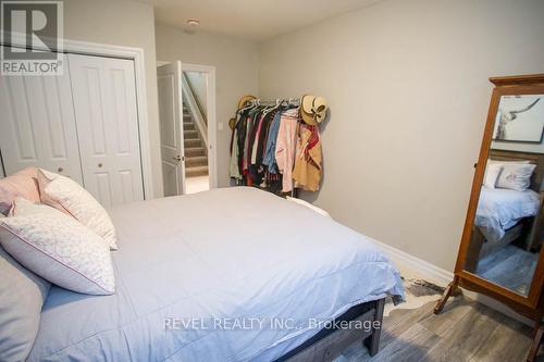 33 Woodside Dr, Brant, ON - Indoor Photo Showing Bedroom