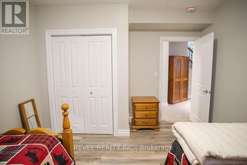 33 Woodside Dr, Brant, ON - Indoor Photo Showing Bedroom