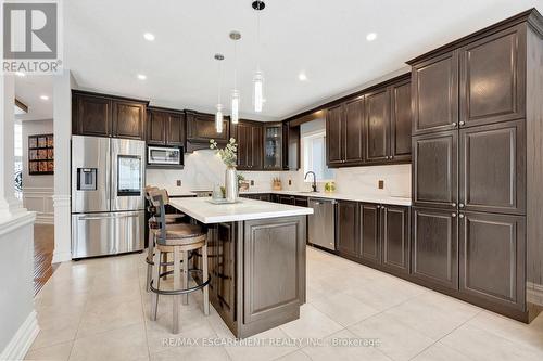 166 Bellagio Ave, Hamilton, ON - Indoor Photo Showing Kitchen With Upgraded Kitchen