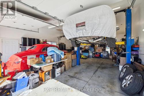 5993 Coholan St, Niagara Falls, ON - Indoor Photo Showing Garage