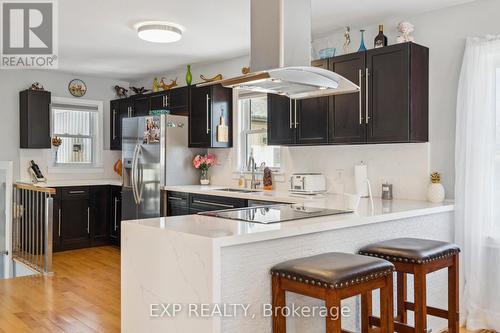 5993 Coholan Street, Niagara Falls, ON - Indoor Photo Showing Kitchen