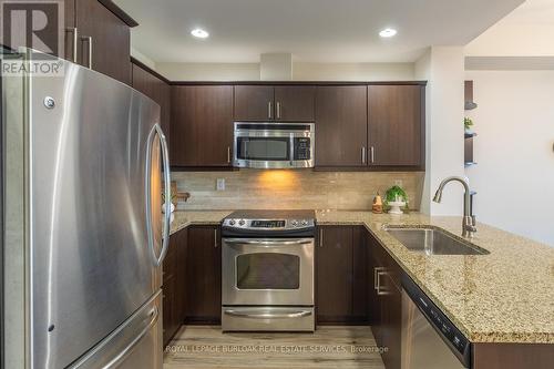 315 - 551 Maple Avenue, Burlington (Brant), ON - Indoor Photo Showing Kitchen With Upgraded Kitchen