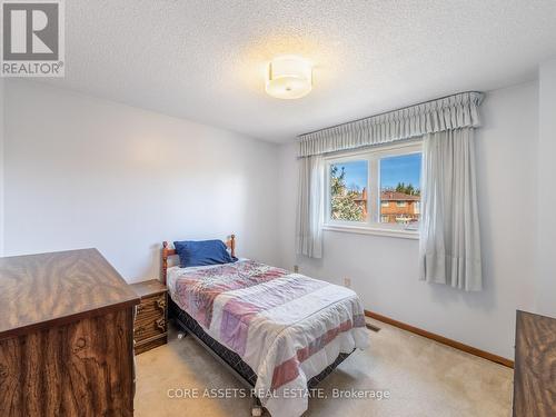 2088 Kempton Park Drive, Mississauga, ON - Indoor Photo Showing Bedroom