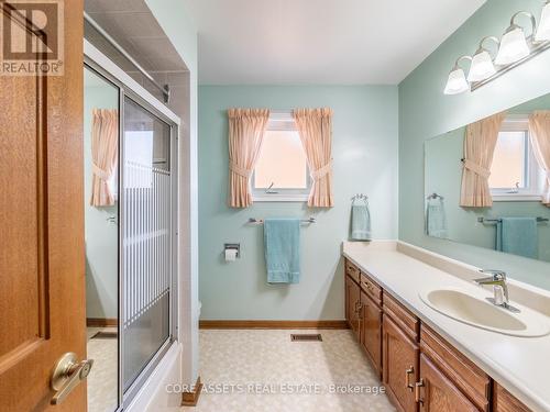 2088 Kempton Park Dr, Mississauga, ON - Indoor Photo Showing Bathroom