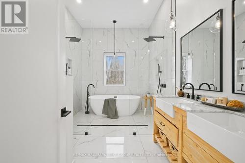 1640 Joe Oliver Rd, Hamilton Township, ON - Indoor Photo Showing Bathroom
