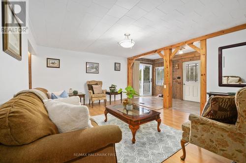 253 Peters Rd, Cramahe, ON - Indoor Photo Showing Living Room