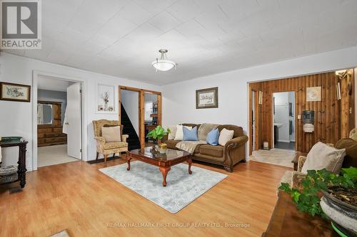 253 Peters Rd, Cramahe, ON - Indoor Photo Showing Living Room