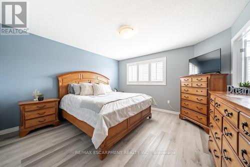 33 Redcedar Cres, Hamilton, ON - Indoor Photo Showing Bedroom