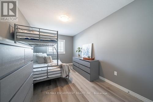 33 Redcedar Cres, Hamilton, ON - Indoor Photo Showing Bedroom