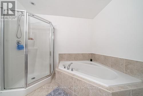 33 Redcedar Cres, Hamilton, ON - Indoor Photo Showing Bathroom