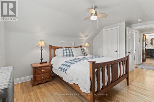 105 First Street N, Hamilton, ON - Indoor Photo Showing Bedroom