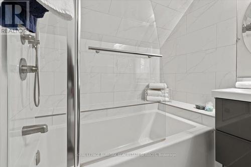 105 First Street N, Hamilton, ON - Indoor Photo Showing Bathroom