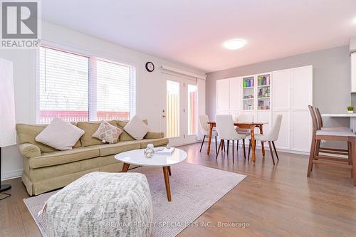 8A Hainer St, St. Catharines, ON - Indoor Photo Showing Living Room