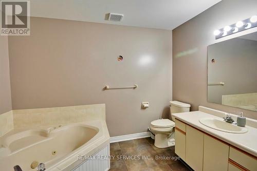 #28 -308 Conway Dr, London, ON - Indoor Photo Showing Bathroom