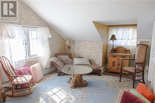 227 Green Street, Burlington (Brant), ON - Indoor Photo Showing Living Room