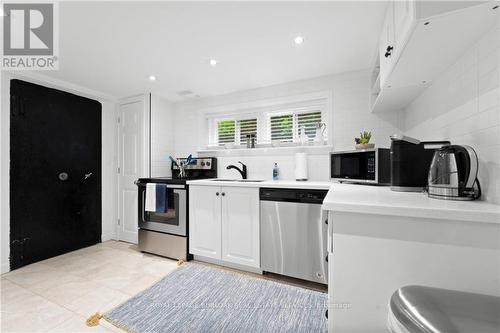 227 Green Street, Burlington (Brant), ON - Indoor Photo Showing Kitchen