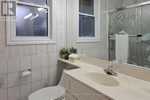 17 Thirty Third St, Toronto, ON - Indoor Photo Showing Bathroom