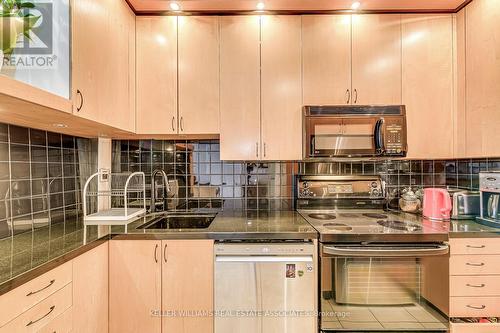 629 - 200 Manitoba Street, Toronto, ON - Indoor Photo Showing Kitchen