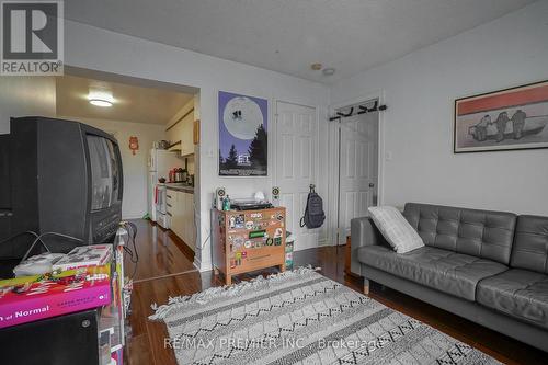 644 Srigley Street, Newmarket, ON - Indoor Photo Showing Living Room