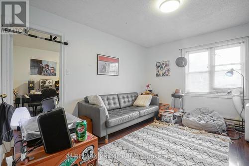 644 Srigley Street, Newmarket, ON - Indoor Photo Showing Living Room