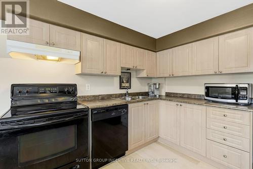 #4 -83 Goodwin Dr, Barrie, ON - Indoor Photo Showing Kitchen With Double Sink