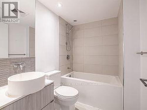801 - 161 Roehampton Avenue, Toronto, ON - Indoor Photo Showing Bathroom