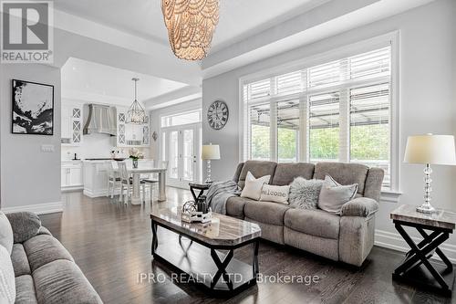 5 West Branch Drive, Halton Hills, ON - Indoor Photo Showing Living Room