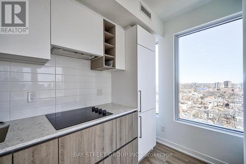 #1715 -319 Jarvis St, Toronto, ON - Indoor Photo Showing Kitchen