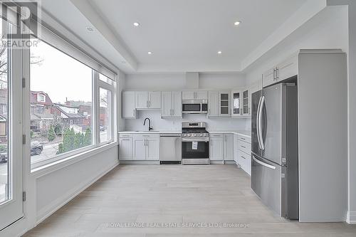 #Second -60 Belvidere Ave, Toronto, ON - Indoor Photo Showing Kitchen With Stainless Steel Kitchen