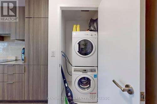 612 - 11 Wellesley Street W, Toronto, ON - Indoor Photo Showing Laundry Room