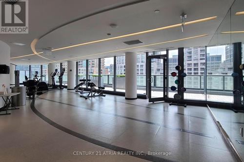 612 - 11 Wellesley Street W, Toronto, ON - Indoor Photo Showing Gym Room