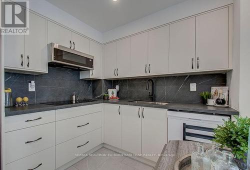 404 - 21 Hillcrest Avenue, Toronto, ON - Indoor Photo Showing Kitchen