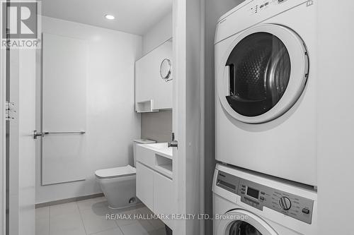 #3805 -45 Charles St E, Toronto, ON - Indoor Photo Showing Laundry Room
