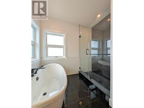 3227 Munro Way, Prince George, BC - Indoor Photo Showing Bathroom