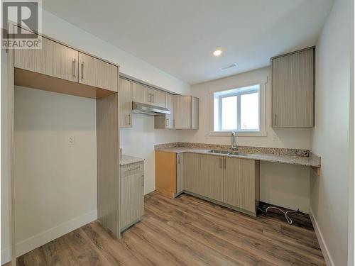 3227 Munro Way, Prince George, BC - Indoor Photo Showing Kitchen With Double Sink