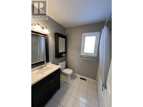 5320 Tamarack Crescent, Fort Nelson, BC - Indoor Photo Showing Bathroom