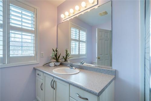84 Hannon Crescent, Stoney Creek, ON - Indoor Photo Showing Bathroom