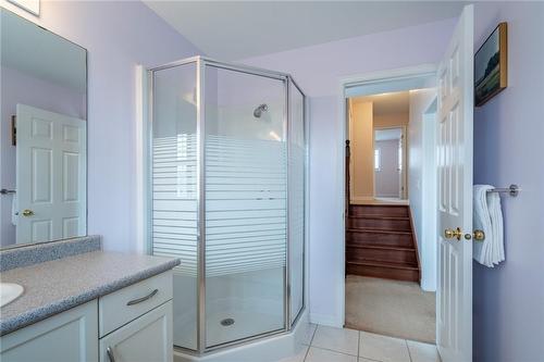 84 Hannon Crescent, Stoney Creek, ON - Indoor Photo Showing Bathroom