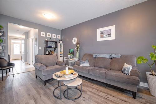 380 Lake Street|Unit #16, Grimsby, ON - Indoor Photo Showing Living Room