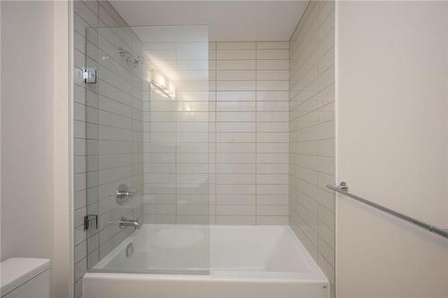 320 Plains Road E|Unit #507, Burlington, ON - Indoor Photo Showing Bathroom
