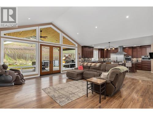 6173 Highway 6, Coldstream, BC - Indoor Photo Showing Living Room