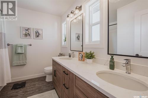 562 Burgess Crescent, Saskatoon, SK - Indoor Photo Showing Bathroom