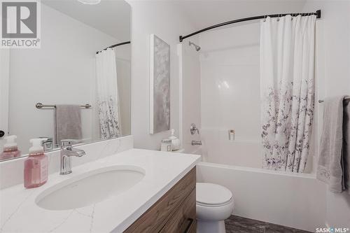 562 Burgess Crescent, Saskatoon, SK - Indoor Photo Showing Bathroom