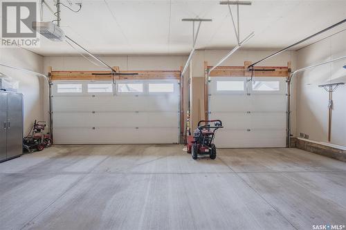 562 Burgess Crescent, Saskatoon, SK - Indoor Photo Showing Garage