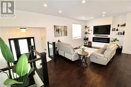 225 Devinwood Avenue, Walkerton, ON - Indoor Photo Showing Living Room